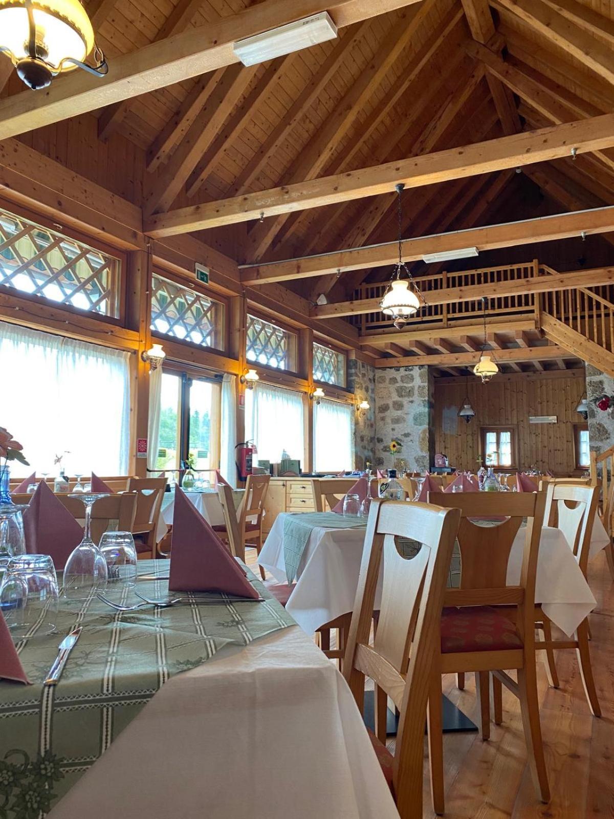 Hotel Aplis Ovaro Luaran gambar