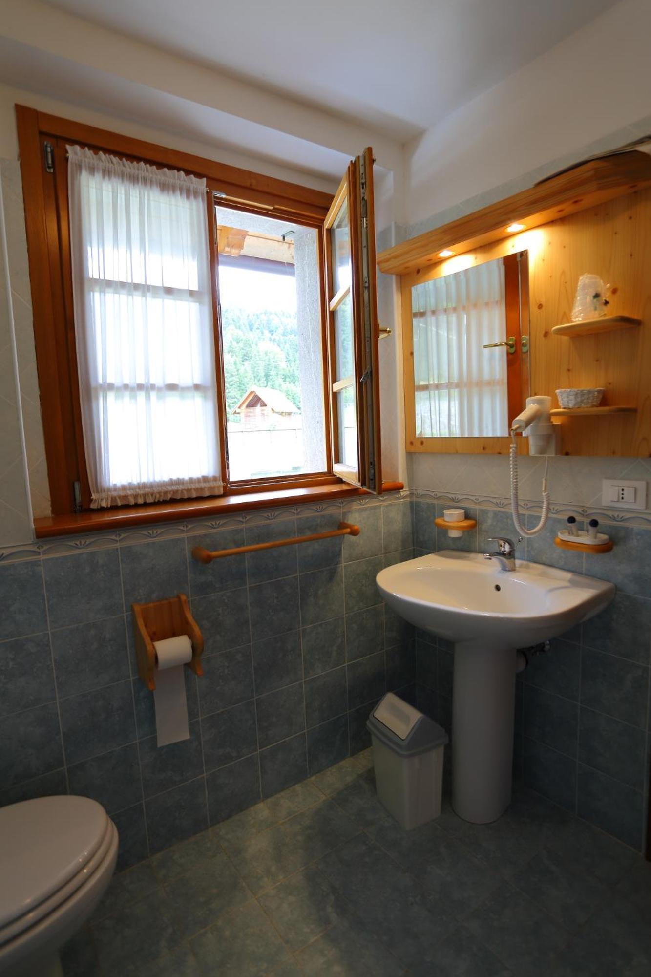 Hotel Aplis Ovaro Bilik gambar