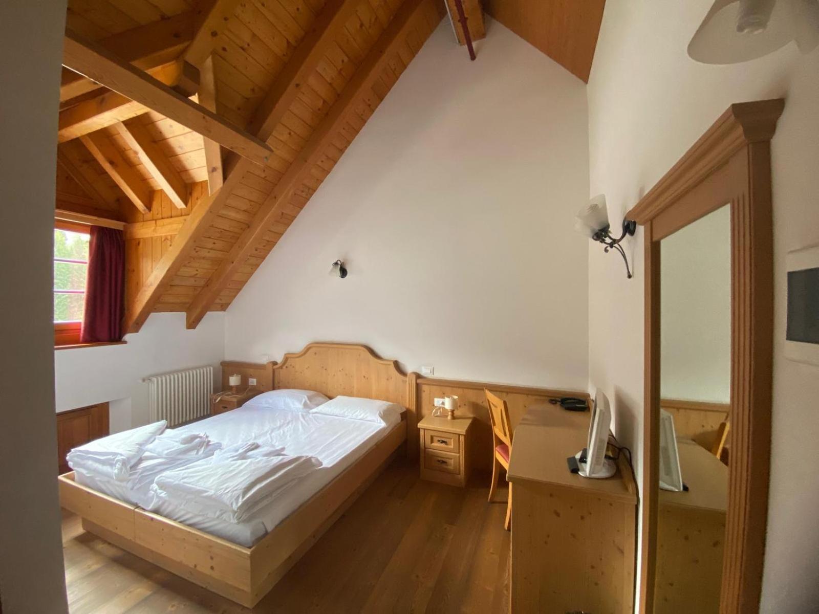 Hotel Aplis Ovaro Luaran gambar