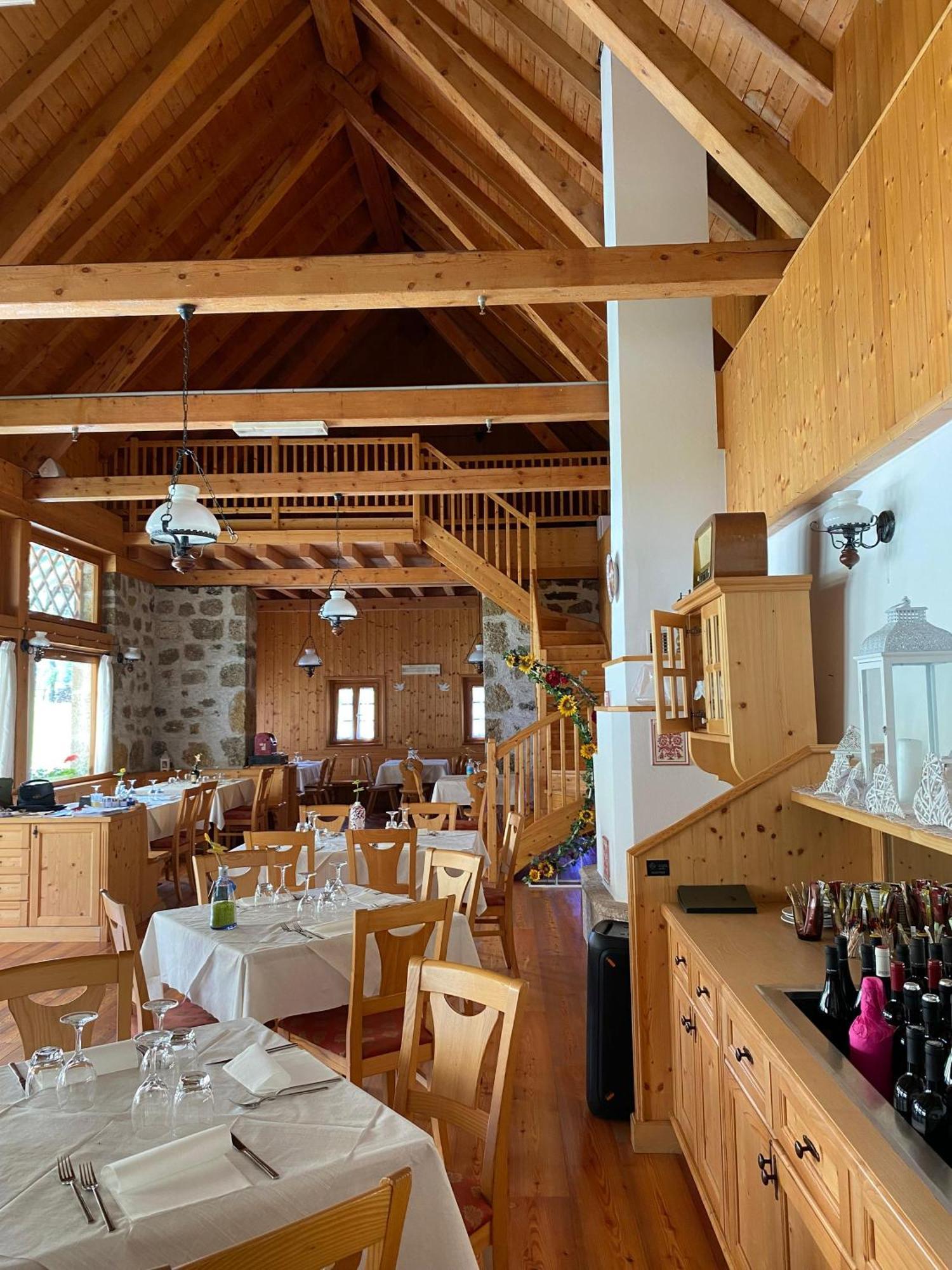 Hotel Aplis Ovaro Luaran gambar